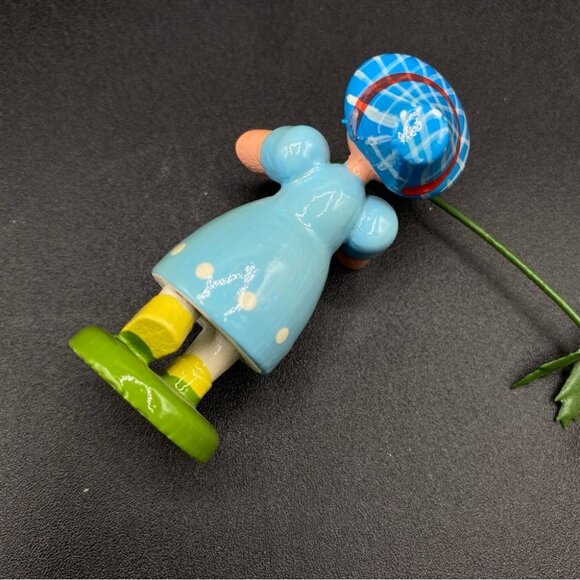 Very Old ERZGEBIRGE German Hand Carved Wooden Girl Holding Yellow Daffodil - Picture 5 of 15